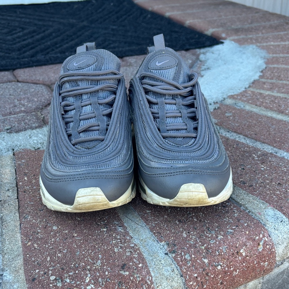 Nike Men’s Sneakers in Gray with Cream Sole